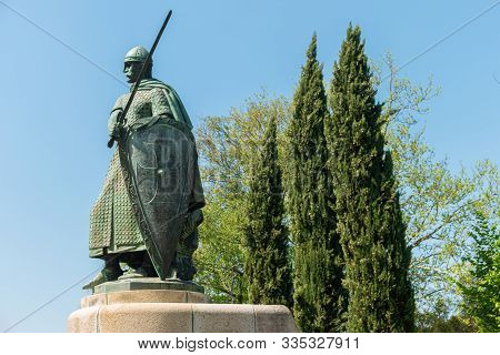 Guimaraes, Portugal - Circa April 2018 : Statue Of The First King Of Portugal D Afonso Henriques. Gu