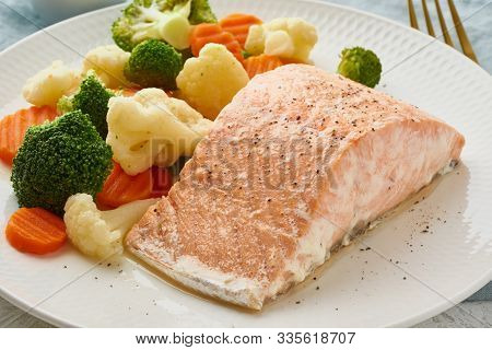Steam Salmon And Vegetables, Paleo, Keto, Fodmap, Dash Diet. Mediterranean Diet With Steamed Vegetab