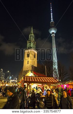 Berlin, Germany - Dec 18, 2018: Christmas Market (berliner Weihnachtszeit) At Rotes Rathaus In Berli