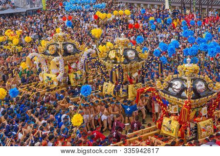Himeji, Japan - October 14, 2019: Portable Shrine Carried By Men In Traditional Dressing, And Crowd.