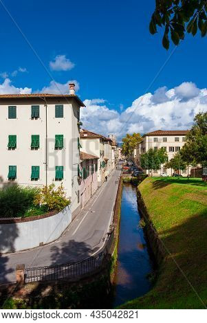 'via Del Fosso' Or 'via Dei Fossi' (moat Street) In Lucca Historical Center