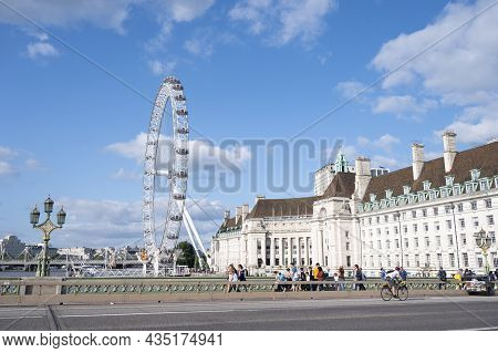 London - Aug 22,2021: The London Eye, Tourist Attraction In London City, Fair Spining Huge Wheel Con