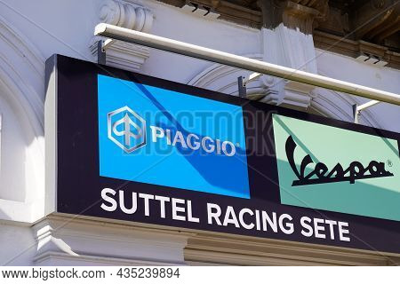 Bordeaux , Aquitaine  France - 09 30 2021 : Piaggio And Vespa Dealership Sign Text And Logo Brand Fr