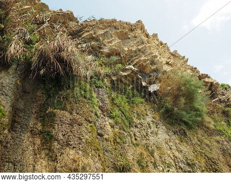 Drainage Of Organic Wastewater From An Overflowing Sewerage System From A Cliff To The Vysoky Bereg 