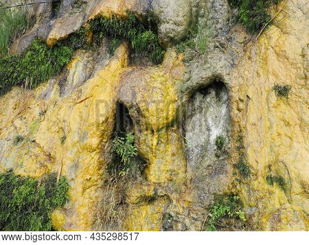 Drainage Of Organic Wastewater From An Overflowing Sewerage System From A Cliff To The Vysoky Bereg 