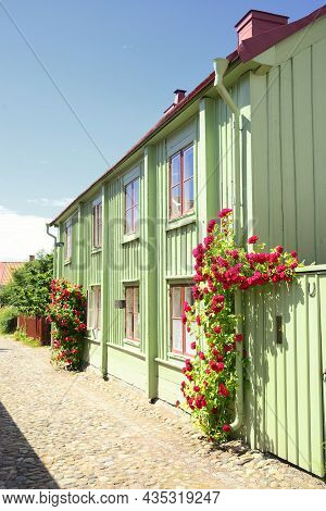 Green Countryside House In Vadstena - Sweden
