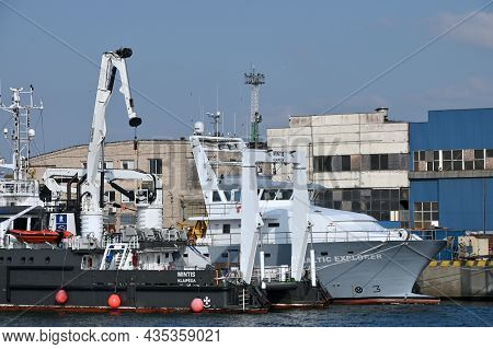 Klaipeda, Lithuania - October 02: Boats And Cranes At Klaipeda Sea Port At October 02, 2021 In Klaip