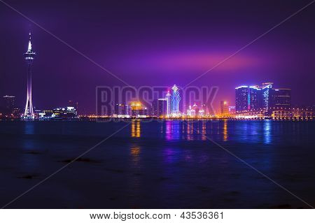 Macao di notte.