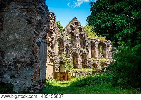 Swiny, Poland - August 08, 2021. Ruin Of Swiny Castle In Poland In Summer