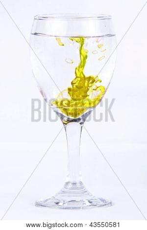 Glas vers zelfs met gekleurde inkt
