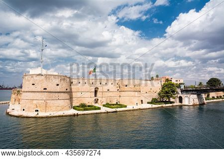 Taranto, Italy - 18 August 2021: Aragonese Castle In The Ionian Sea In Taranto
