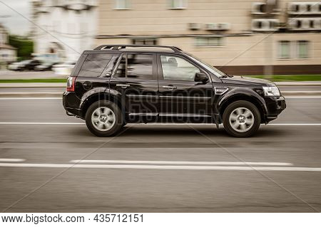 Land Rover Freelander 2 Hse Td4 Driving On A City Road. Compliance With Speed Limits On Road Concept