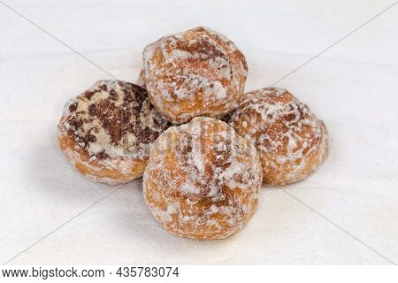 Round Thick Treacle Cookies Glazed With Icing Sugar On The White Fabric Napkin, Close-up In Selectiv