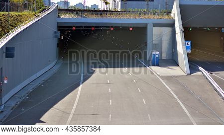 Warsaw, Poland. 10 Oktober 2021. Entrance To The Tunnel Of The Southern Bypass Of Warsaw,