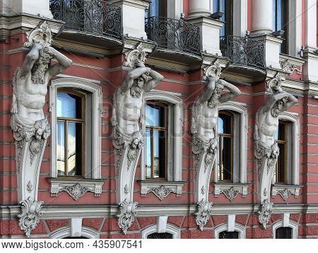 Saint- Petersburg, Russia - October 12, 2021: Beloselsky-belozersky Palace.the Facade With Atlantes\