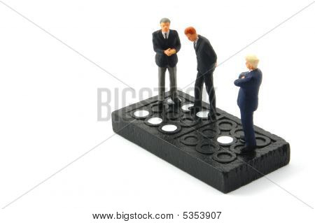 Zakenman op Domino geïsoleerd
