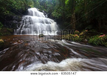 Mhundaeng waterfall Phu Hin Rong Kla; National Park at Phitsanulok, Thailand