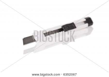 Řezačka papíru nebo odlamovací nůž