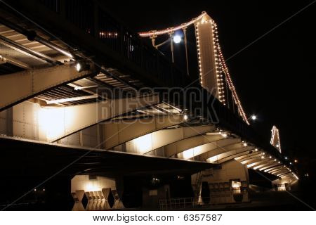 Chelsea Bridge yöllä