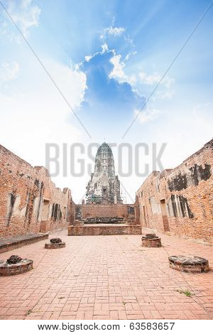 View Of Wat Ratburana In Ayutthaya, Thailand