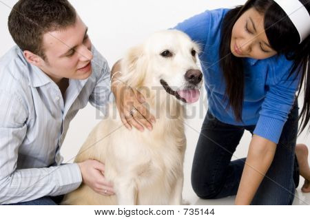 Casal com cachorro