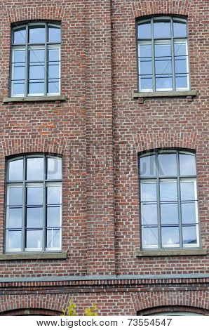 Facade View Town House