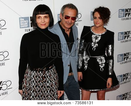 NEW YORK-OCT 8: Juliette Binoche (L), director Olivier Assayas & Kristen Stewart (R) attend the 