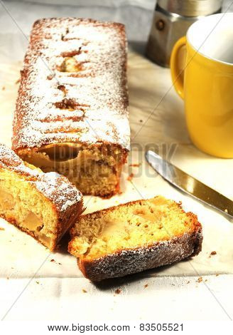 Sweet Plumcake with apples and honey