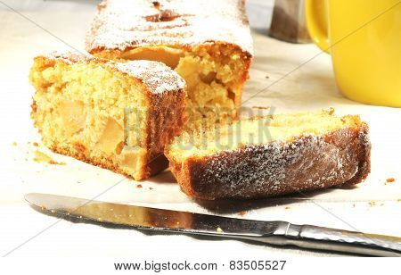 Sweet Plumcake with apples