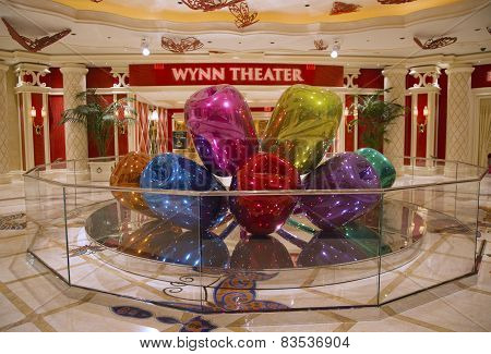 Jeff Koons sculpture 