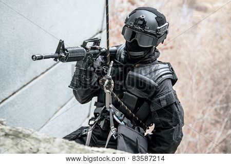 tactical rappeling