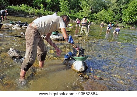 Gold Prospectors In Full Competition