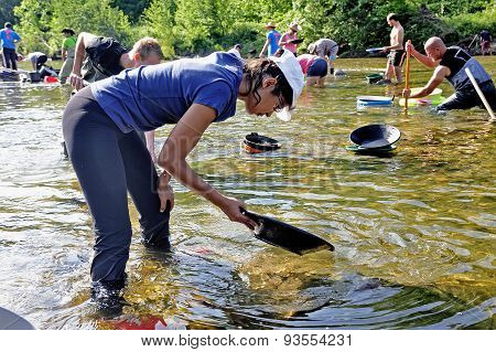 Gold Prospectors In Full Competition