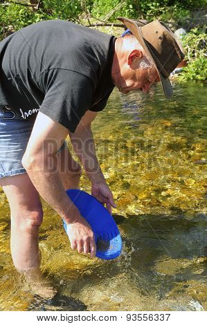 Gold Prospectors In Full Competition