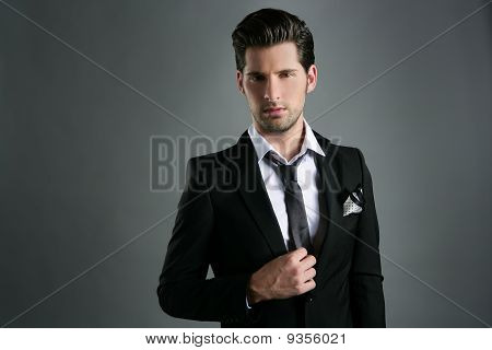 Moda giovane uomo d'affari vestito nero Casual Tie