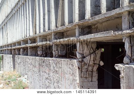 Damage Column Earthquake Rusty Iron Frames Constred Wall