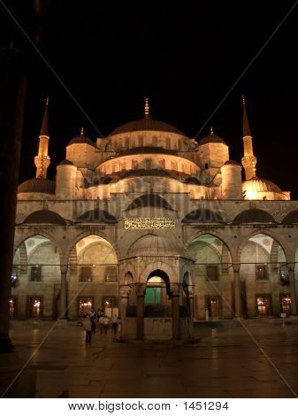A Mesquita Azul de noite