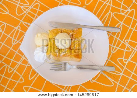 honey toast with vanilla ice cream with whipcream