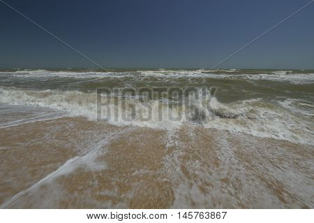 Narrow and long braid in the north-eastern part of the Crimean peninsula, consisting mainly of clam shell material, separating the bay from the Sea of Azov Siwash. The length of over 100 km, width from 270 m to 8 km.