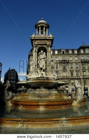 Fuente en Place Des Jacobins