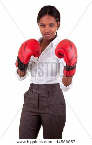 Mladá černá žena nosí Boxerské rukavice
