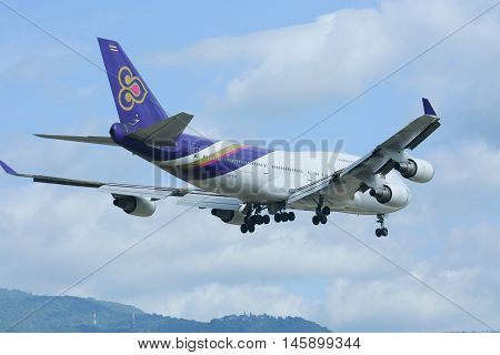Hs-tgh Boeing 747-400 Landing