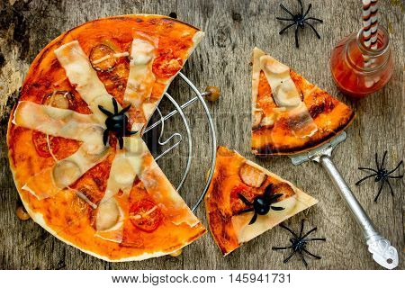 Spiderweb Pizza - fun and easy food for kids on Halloween top view