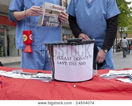 En donation spand at redde NHS under Protest mod NHS reformer i Exeter