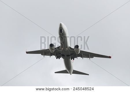 Airplane Approach To Landing