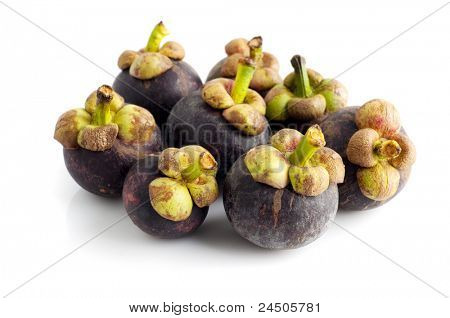 Frutta mangostani su sfondo bianco