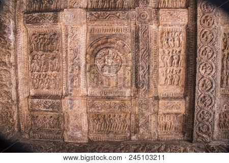 Carved Ceiling Of The Shiva Temple . Airavatesvara Temple, Unesco World Heritage Site, Darasuram, Ta