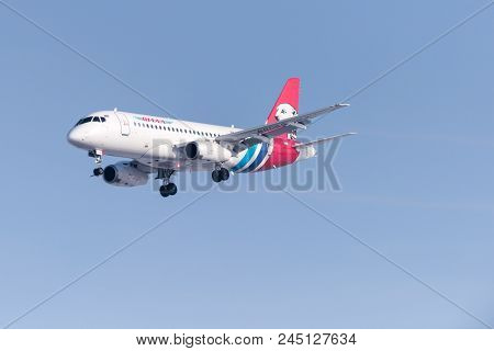 Sukhoi Superjet 100-95Lr Ra-89069 Yamal Airlines
