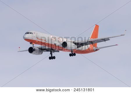 Tupulev Tu-204-100C Ra-64032 Aviastar-tu