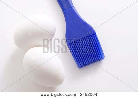 Vejce pro vaření na bílém pozadí.